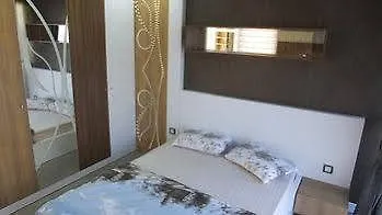 Hande Homes * كمر
